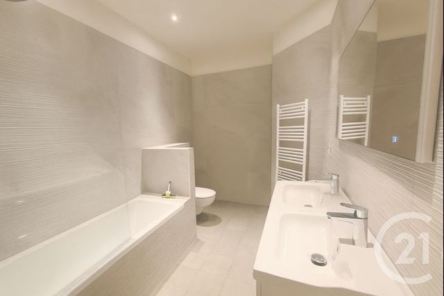 Appartement F6 &agrave; louer - 6 pi&egrave;ces - 154,89 m2 - Nice - 06 - PROVENCE-ALPES-COTE-D-AZUR