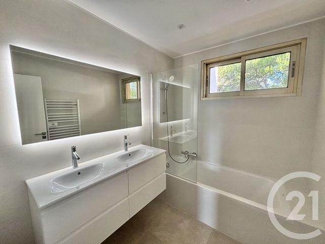 Appartement F3 &agrave; louer - 3 pi&egrave;ces - 70,22 m2 - Roquebrune Cap Martin - 06 - PROVENCE-ALPES-COTE-D-AZUR