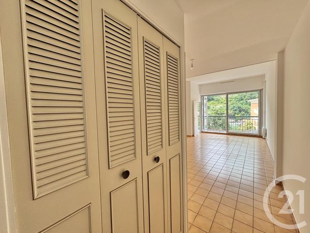 Appartement F2 &agrave; louer - 2 pi&egrave;ces - 41,66 m2 - Menton - 06 - PROVENCE-ALPES-COTE-D-AZUR