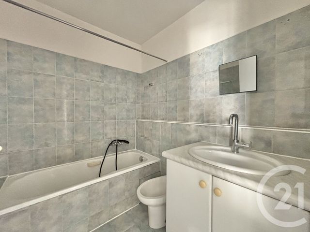 Appartement F2 &agrave; louer - 2 pi&egrave;ces - 54,38 m2 - Menton - 06 - PROVENCE-ALPES-COTE-D-AZUR
