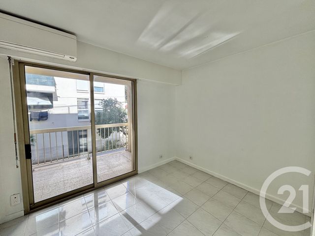 Appartement F2 &agrave; louer - 2 pi&egrave;ces - 54,38 m2 - Menton - 06 - PROVENCE-ALPES-COTE-D-AZUR