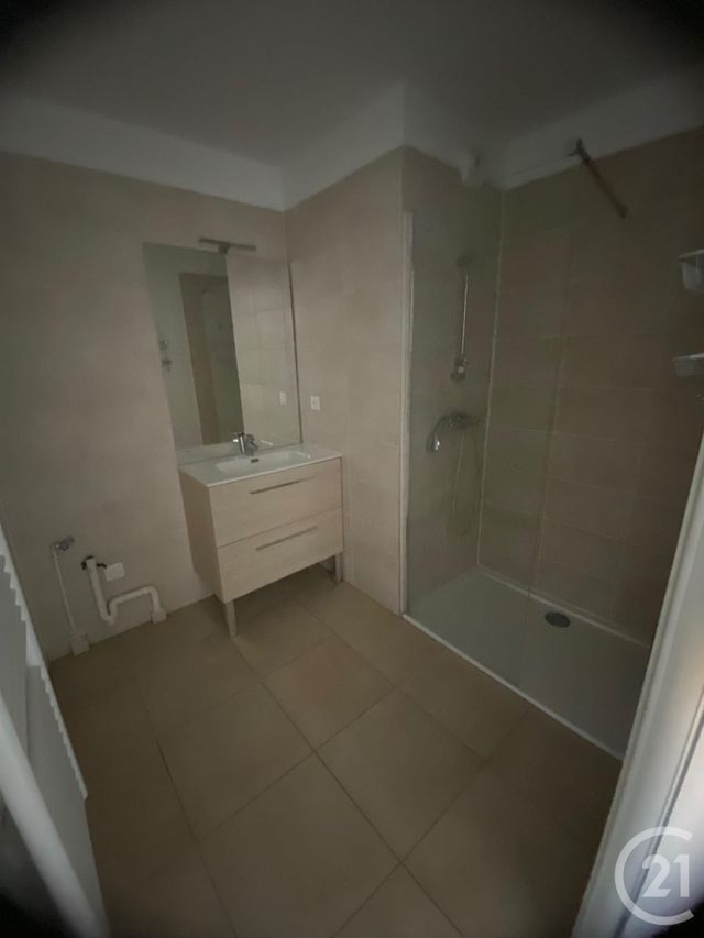 Appartement T3 &agrave; louer - 3 pi&egrave;ces - 54,71 m2 - Frejus - 83 - PROVENCE-ALPES-COTE-D-AZUR