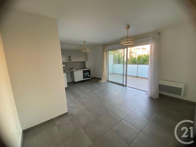 Appartement T3 &agrave; louer - 3 pi&egrave;ces - 54,71 m2 - Frejus - 83 - PROVENCE-ALPES-COTE-D-AZUR